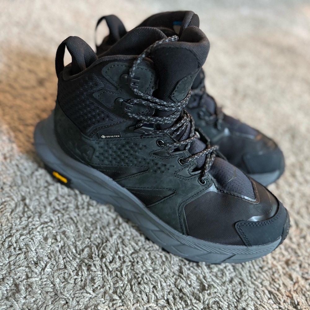 Brand new HOKA ANACAPA MID GTX